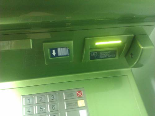 Как положить деньги на карту Сбербанка в банкомате