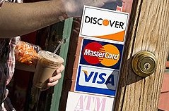Американские магазины подали новый иск против Visa и MasterCard