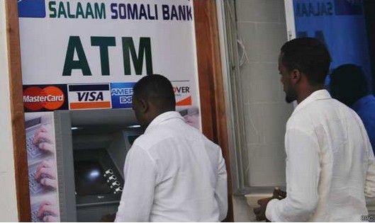 В Сомали заработал единственный банкомат